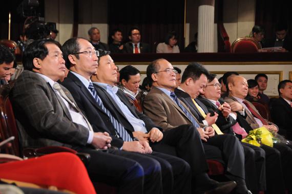 Chủ tịch Quốc hội Nguyễn Sinh Hùng; đại diện các Bộ, ban, ngành tham dự Chương trình