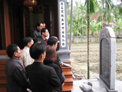 Lãnh đạo nhà hát chèo tỉnh thái bình thăm và dâng hương tại vũ tổ đường trà phương và từ đường họ mạc cổ trai, hải phòng