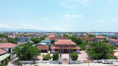 Chiêm bái ngôi đình cổ triều nhà Mạc bên dòng sông Gianh